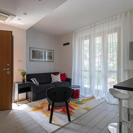 We Como: View Apartment, Feeling In Charming