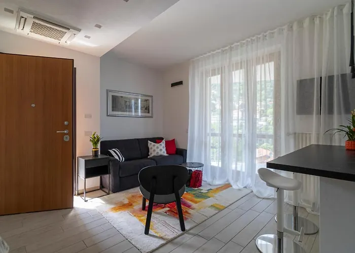 We Como: View Apartment, Feeling In Charming
